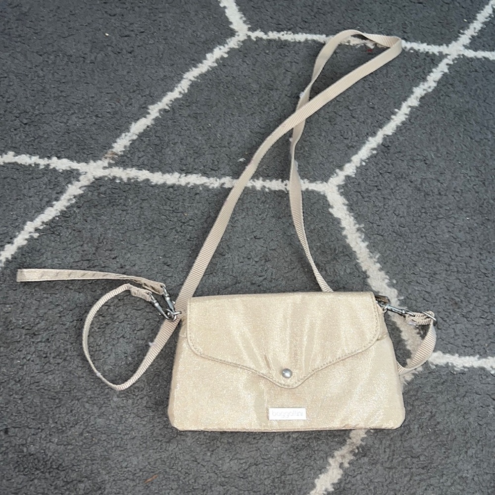 Baggallini Tan Strut Clutch Purse With Strap